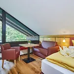 Loser Apartment *